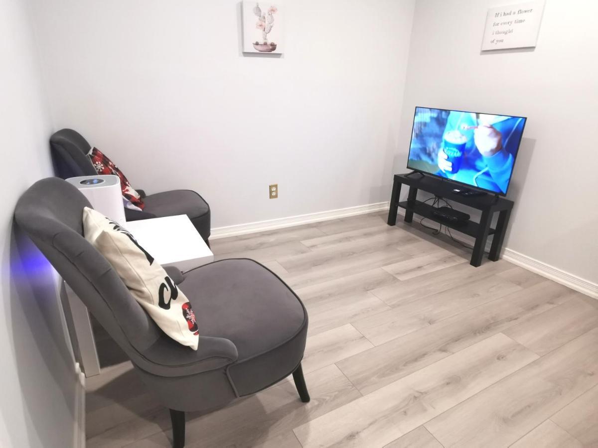 Perfect location comfort private house lower level 2 bedroom unit Mississauga Extérieur photo