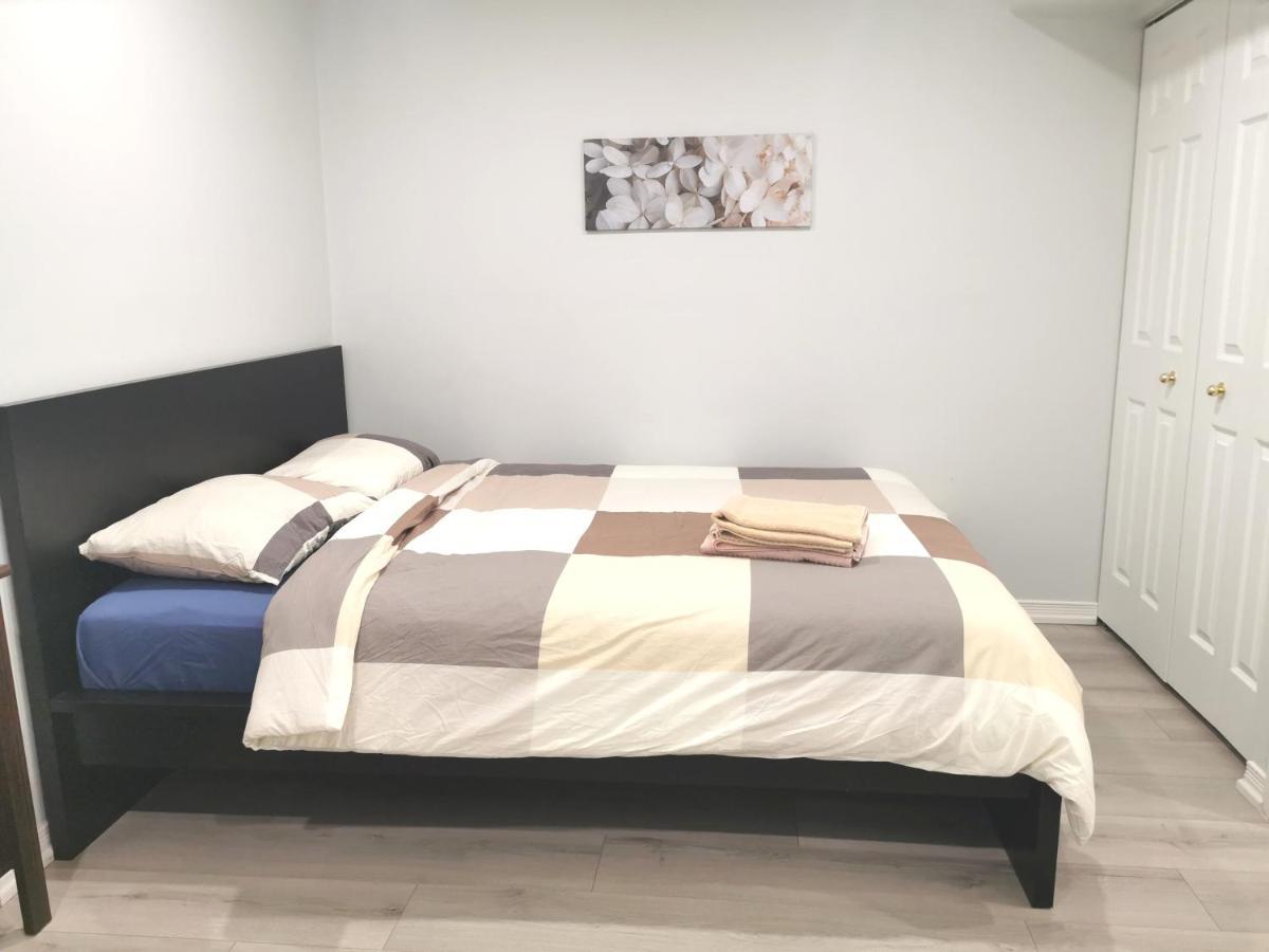 Perfect location comfort private house lower level 2 bedroom unit Mississauga Extérieur photo