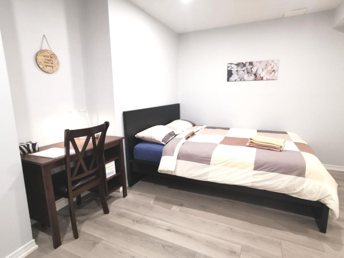 Perfect location comfort private house lower level 2 bedroom unit Mississauga Extérieur photo