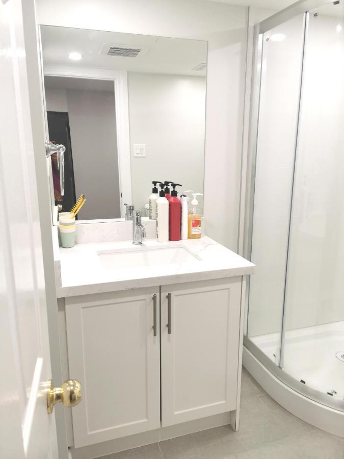 Perfect location comfort private house lower level 2 bedroom unit Mississauga Extérieur photo