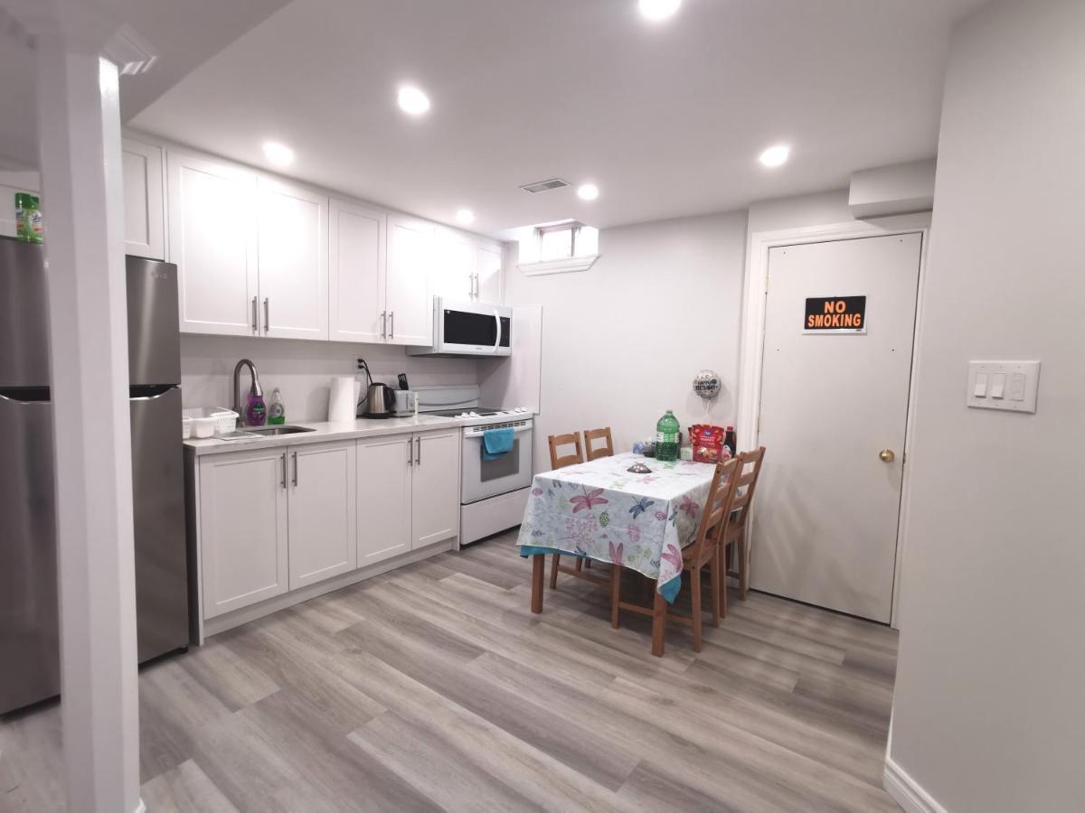 Perfect location comfort private house lower level 2 bedroom unit Mississauga Extérieur photo