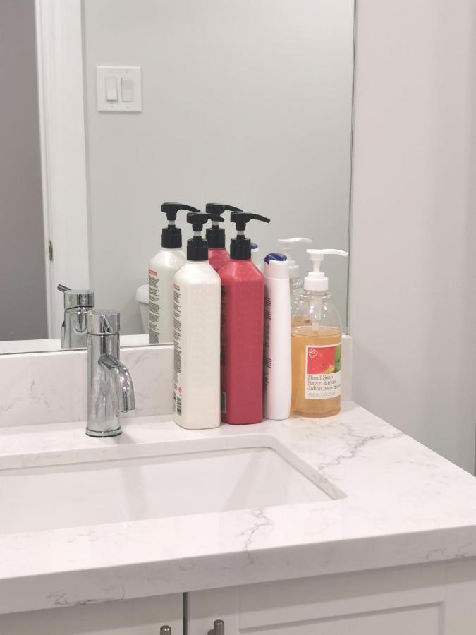 Perfect location comfort private house lower level 2 bedroom unit Mississauga Extérieur photo