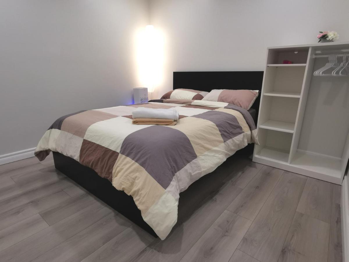 Perfect location comfort private house lower level 2 bedroom unit Mississauga Extérieur photo