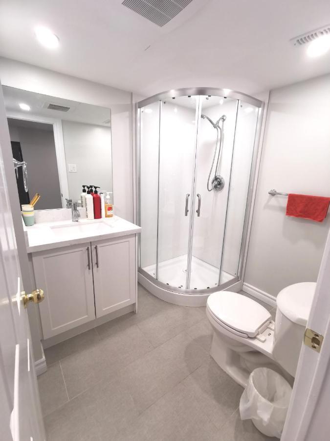 Perfect location comfort private house lower level 2 bedroom unit Mississauga Extérieur photo