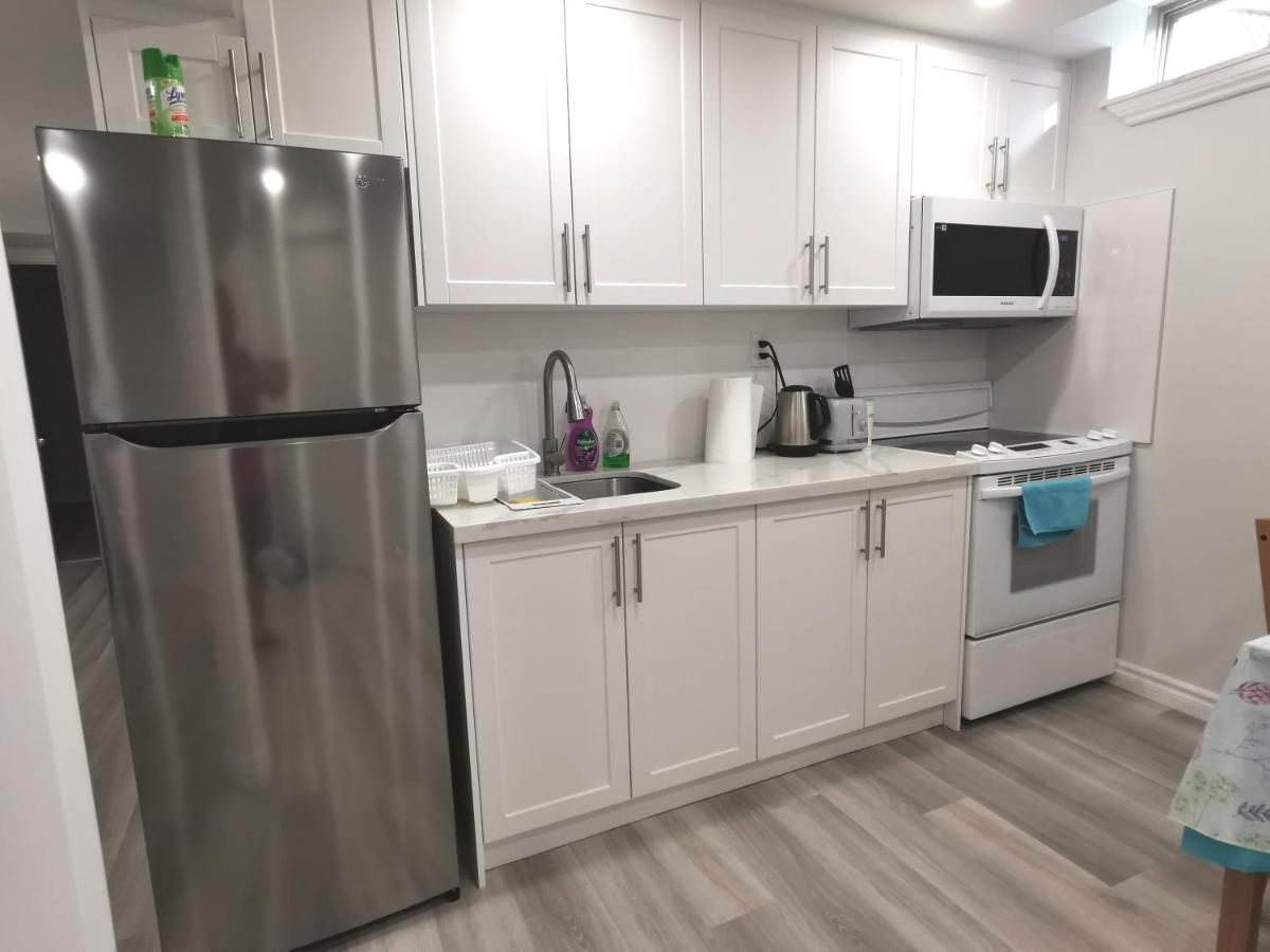 Perfect location comfort private house lower level 2 bedroom unit Mississauga Extérieur photo
