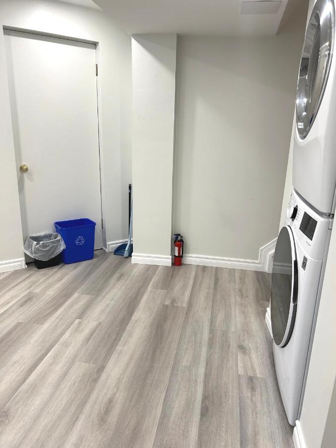 Perfect location comfort private house lower level 2 bedroom unit Mississauga Extérieur photo
